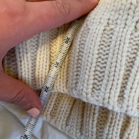 Puffy sleeves sweater 🤍 - Picture 12 of 12